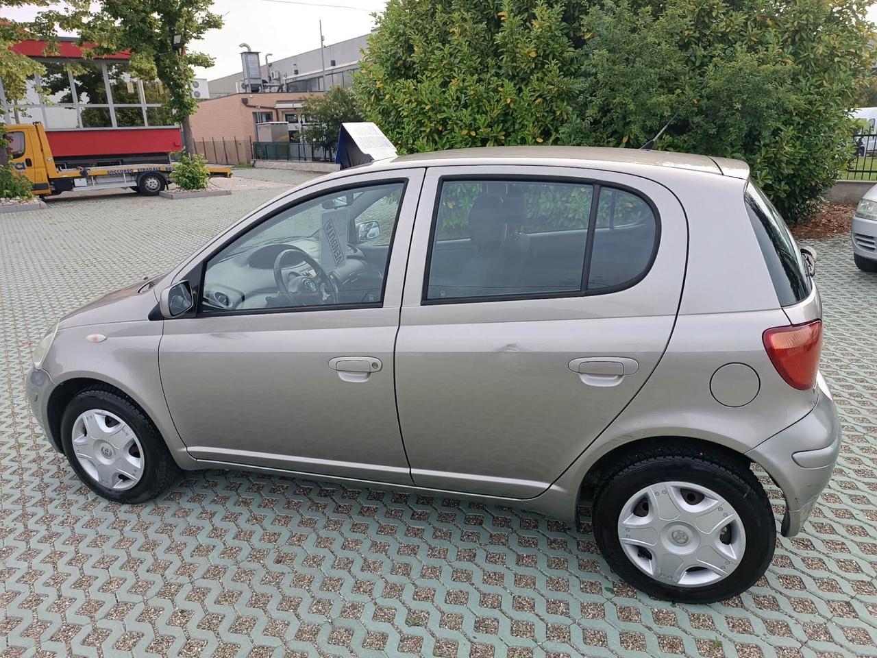 Toyota Yaris 1.0i 16V cat 5 porte Sol