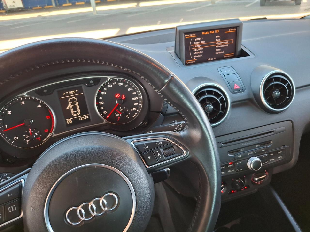 Audi A1 1.6 TDI Attraction-DIESEL-