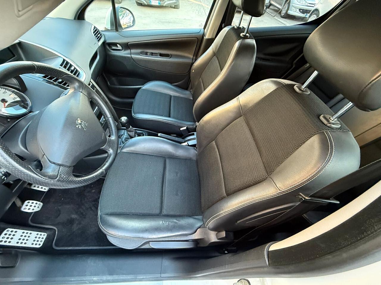 Peugeot 207 1.4 benz 74.900 KM