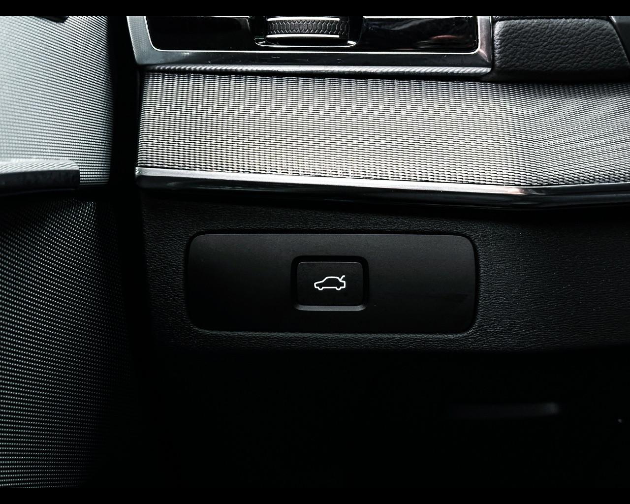 VOLVO XC90 B5 (d) AWD automatico 7 posti Plus Bright