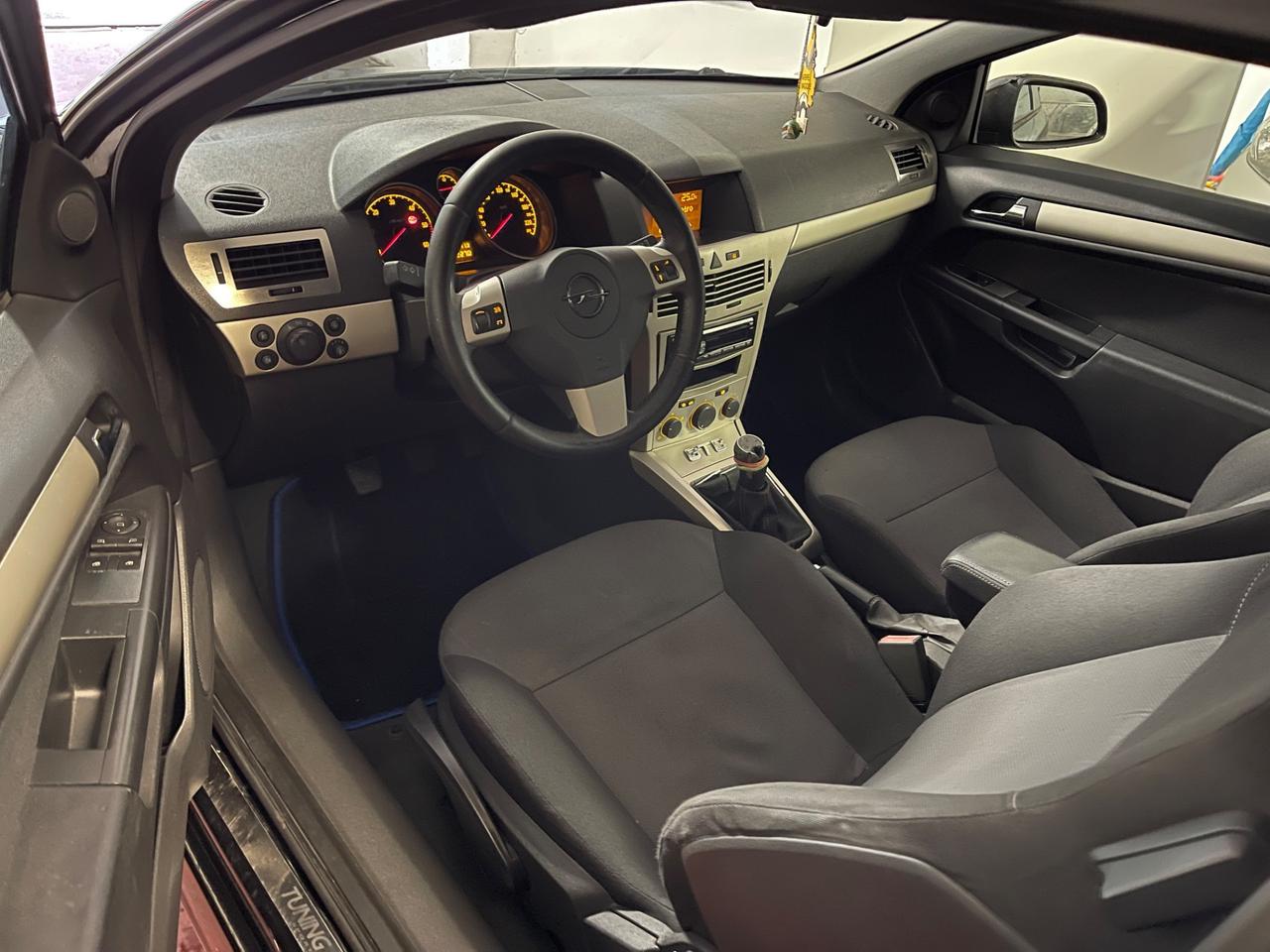 Opel Astra GTC 1.7 CDTI 125CV 3 porte Cosmo