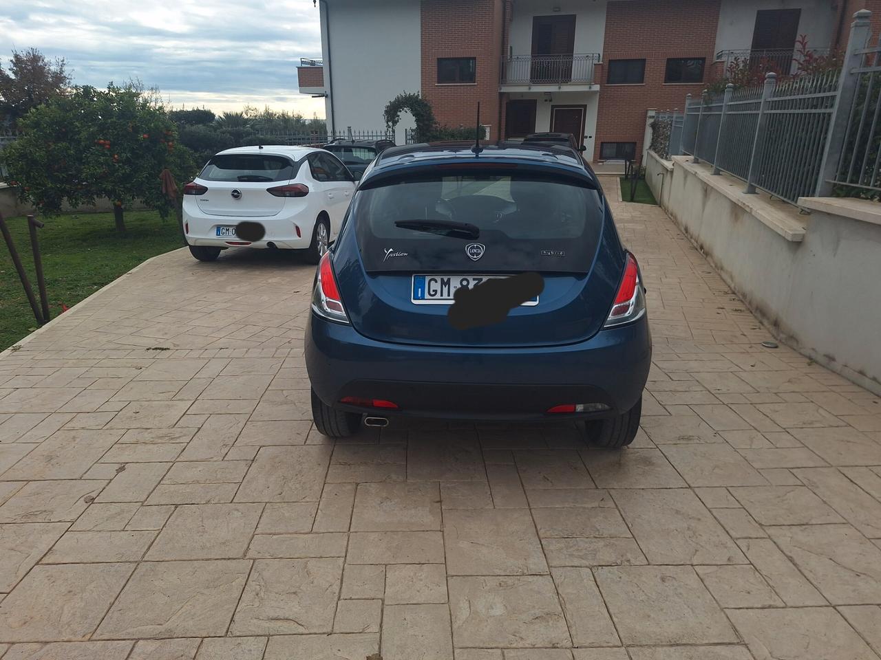 Lancia Ypsilon 1.0 FireFly 5 porte S&S Hybryd Gold