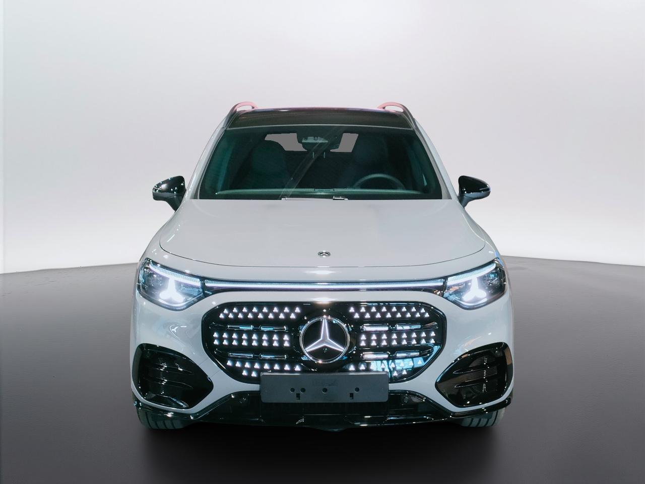 Mercedes-Benz GLB 250+ con tecnologia EQ