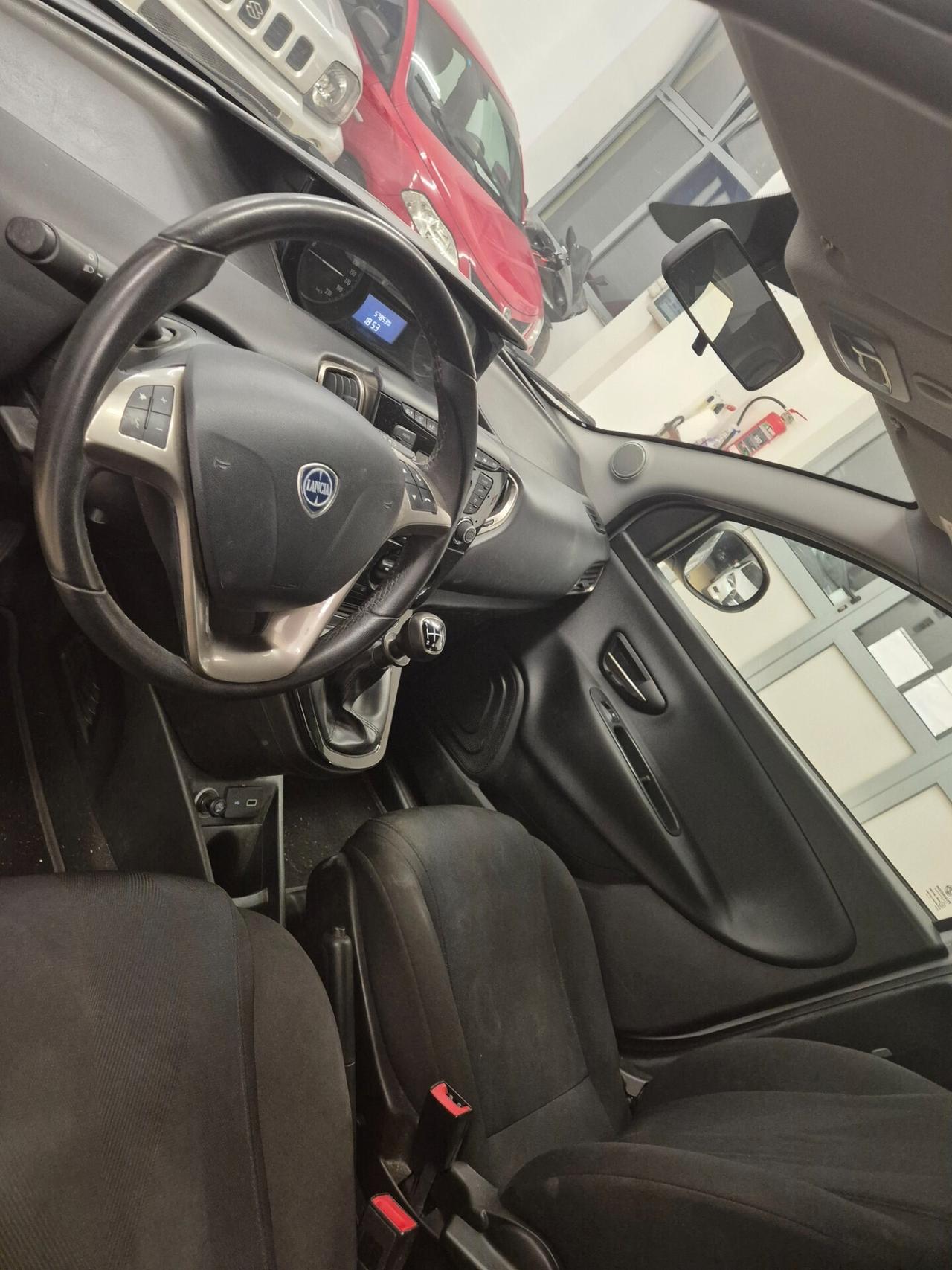 Lancia Ypsilon 0.9 TwinAir 5 porte Metano Ecochic Platinum