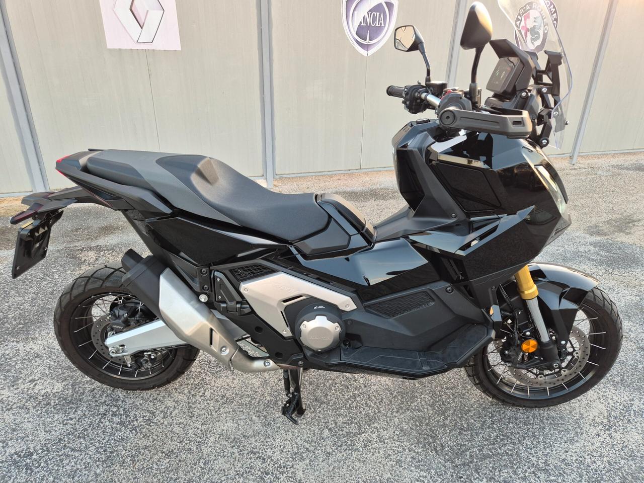 Honda X-ADV 750 RESTAYLING 2025 NUOVO
