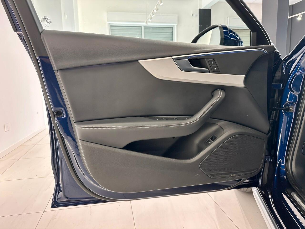 Audi A4 allroad 2.0 204 CV Identity Contrast Full 2024