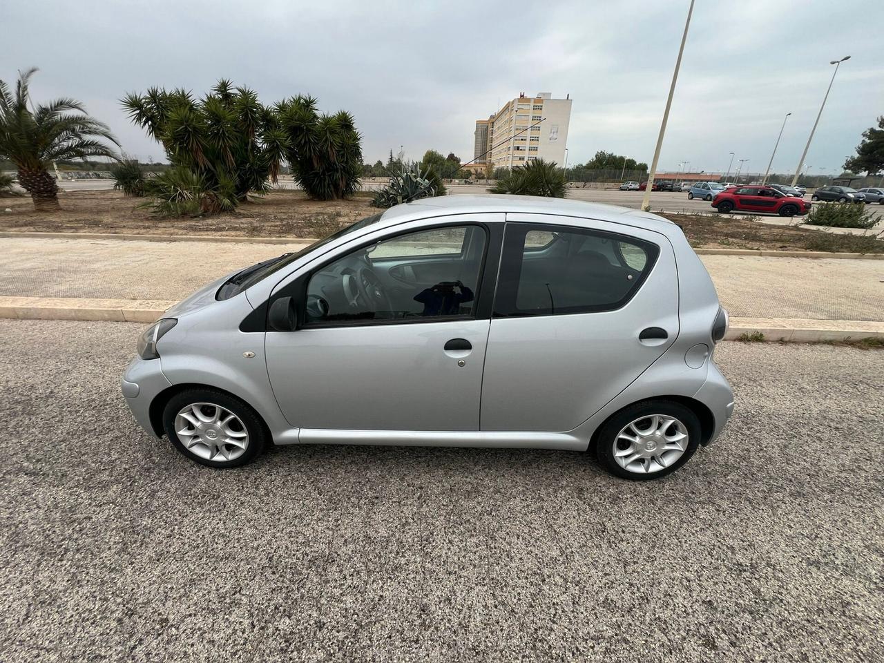 Toyota Aygo 1.0 12V 5 porte Sol NEOPATENTATI