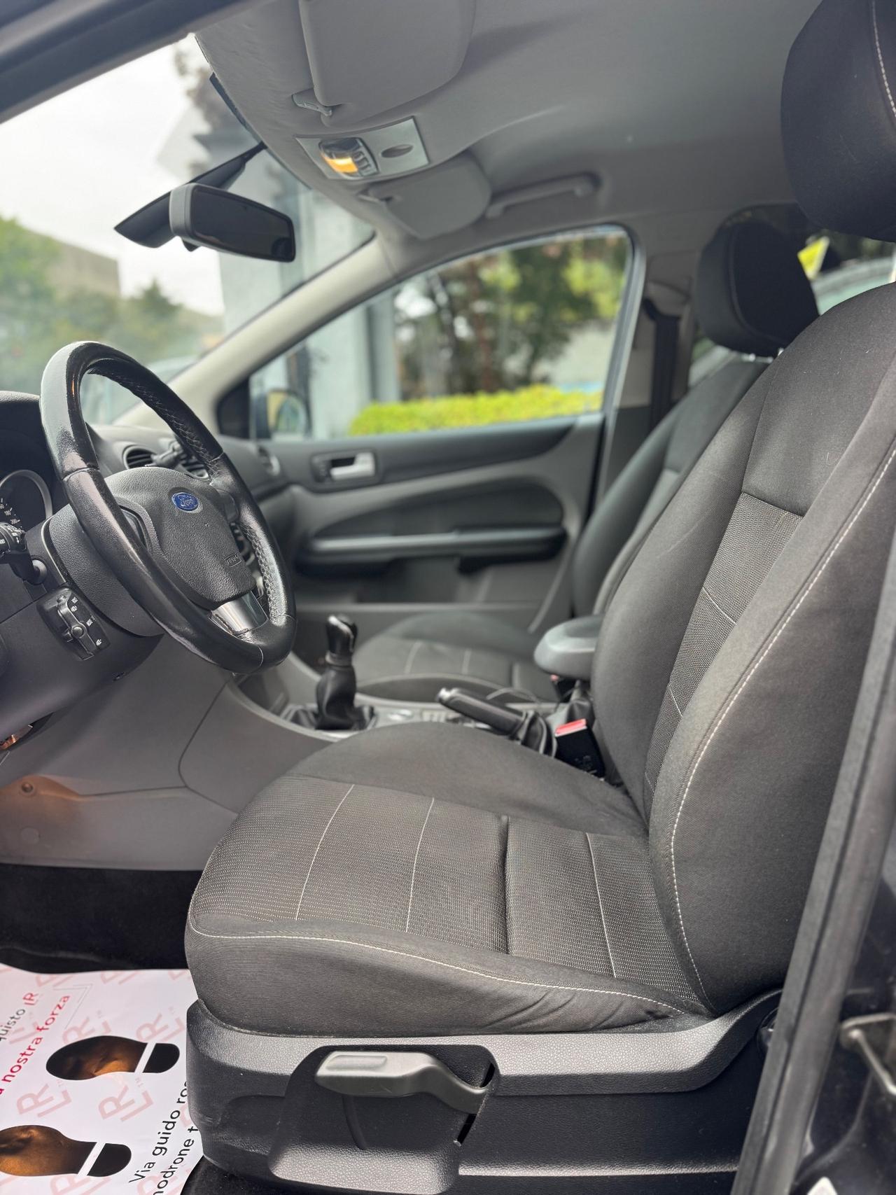 Ford Focus 1.6 (115CV) 5p. Bz.- GPL Titanium