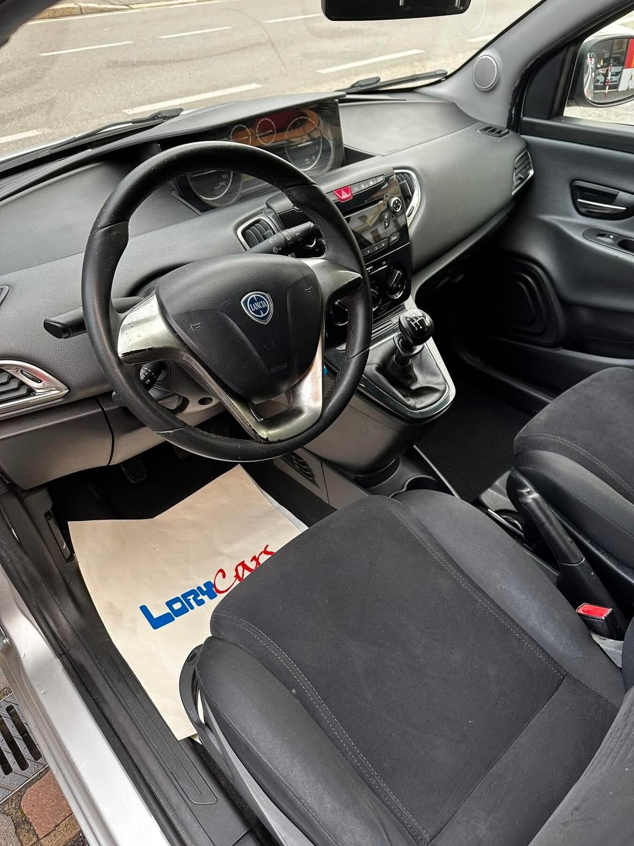 Lancia Ypsilon 0.9 TwinAir 85 CV 5 porte S&S Silver NEOPATENTATI