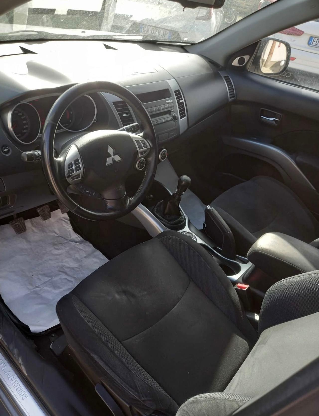 Mitsubishi Outlander 2.0 DI-D Instyle 7 p.ti DPF