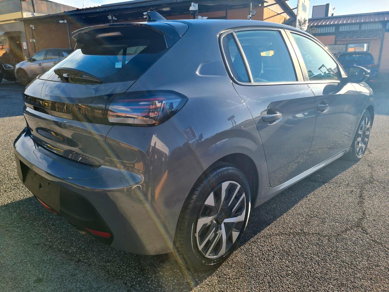 Peugeot 208 1.2 5 porte Allure*NAVI*CARPLAY*CAMERA*PDC*