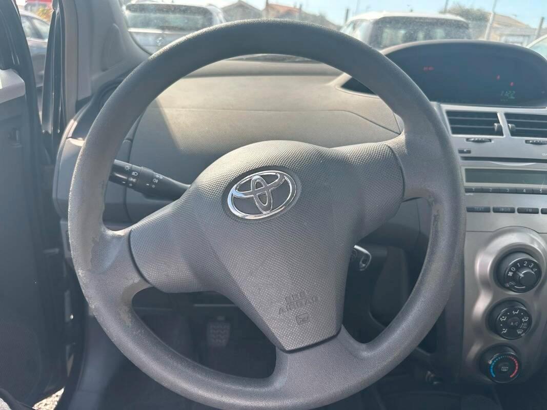 Toyota Yaris 1.0 5p