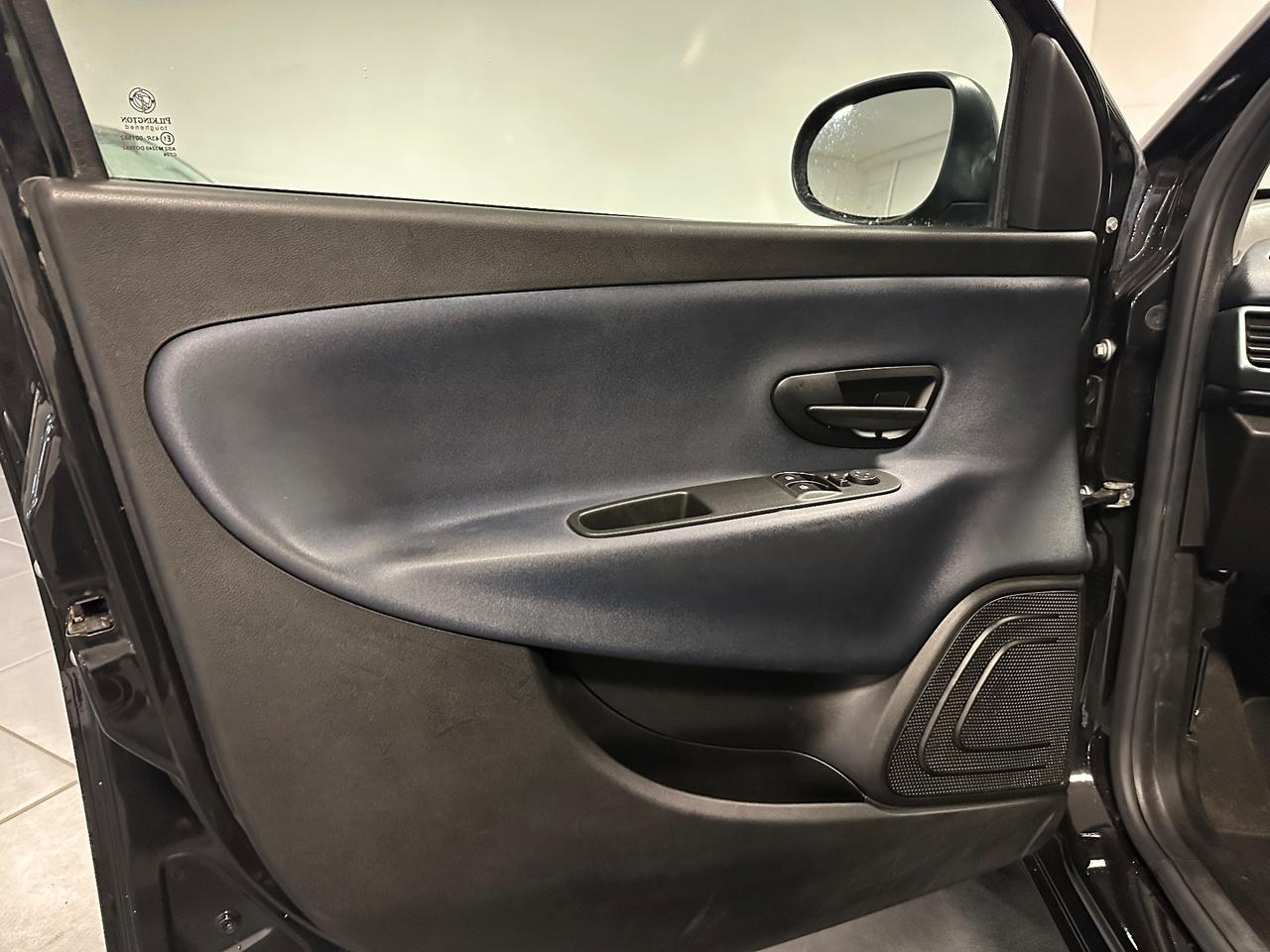 LANCIA YPSILON 1.0 HYBRID 69CV PRONTA CONSEGNA GARANZIA