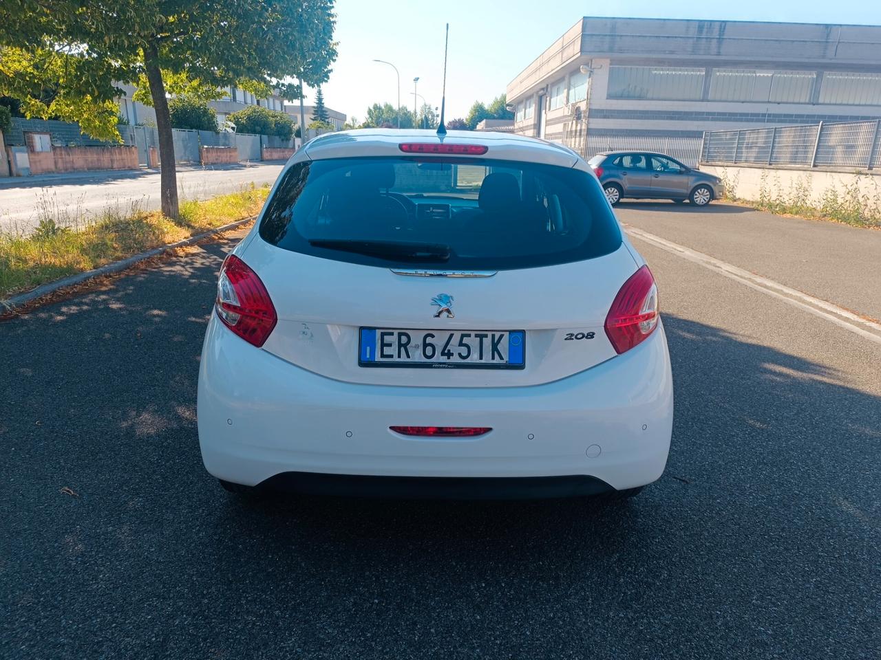 Peugeot 208 1.2 5 porte 99.000 KM NEOPATENTATI