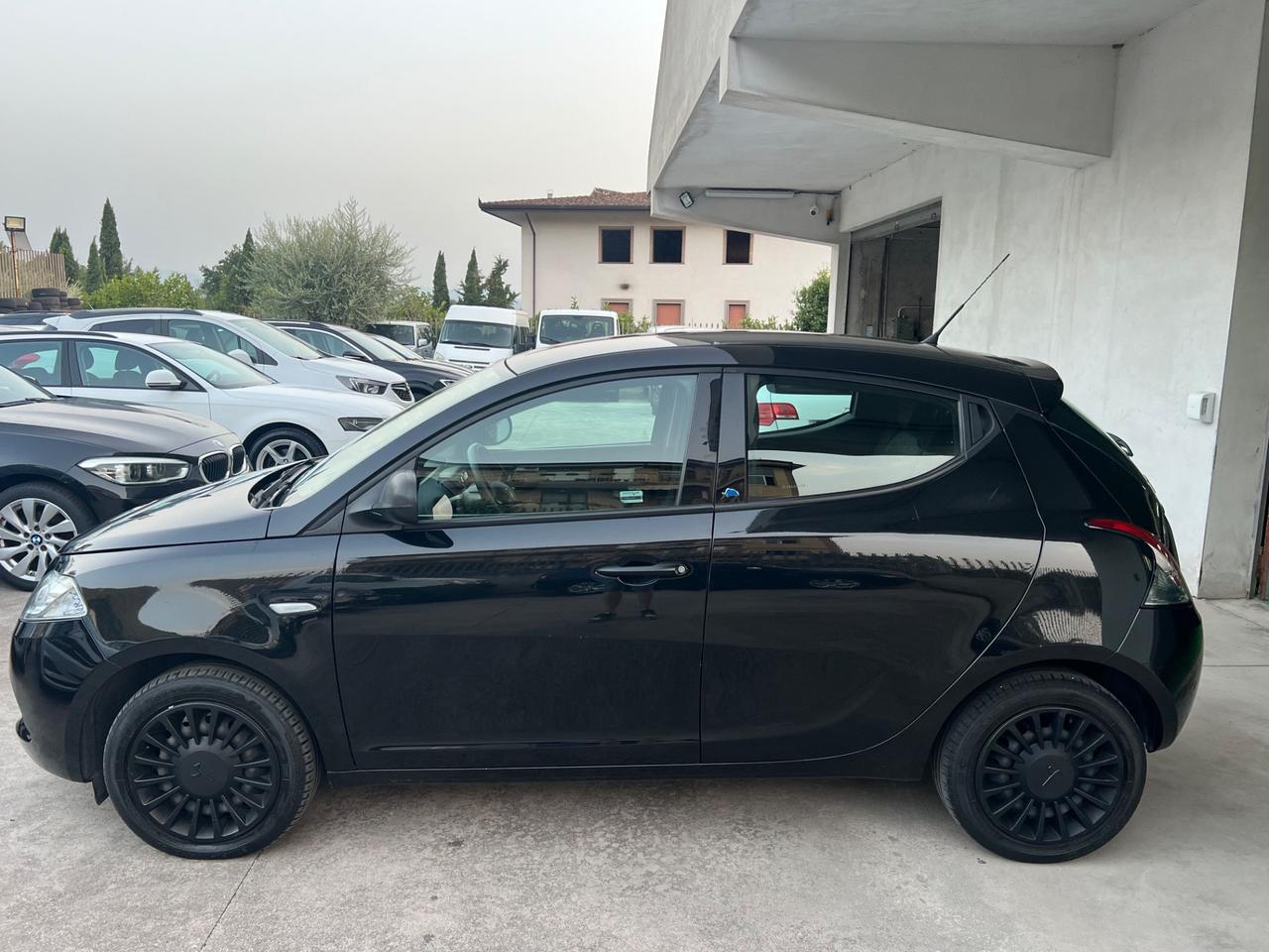 Lancia Ypsilon 1.2 69 CV 5 porte Elefantino Blu