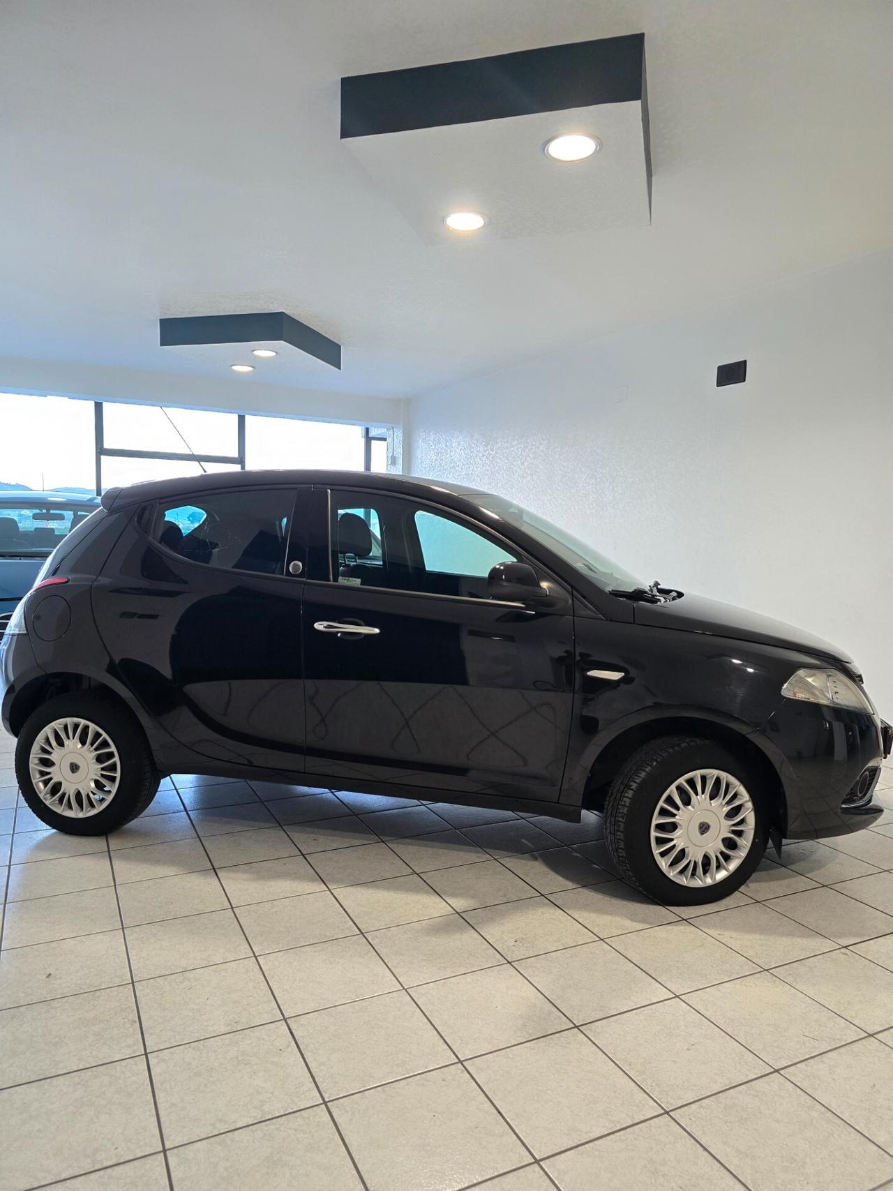 Lancia Ypsilon 0.9 TwinAir 85 CV 5 porte Metano Ecochic Gold