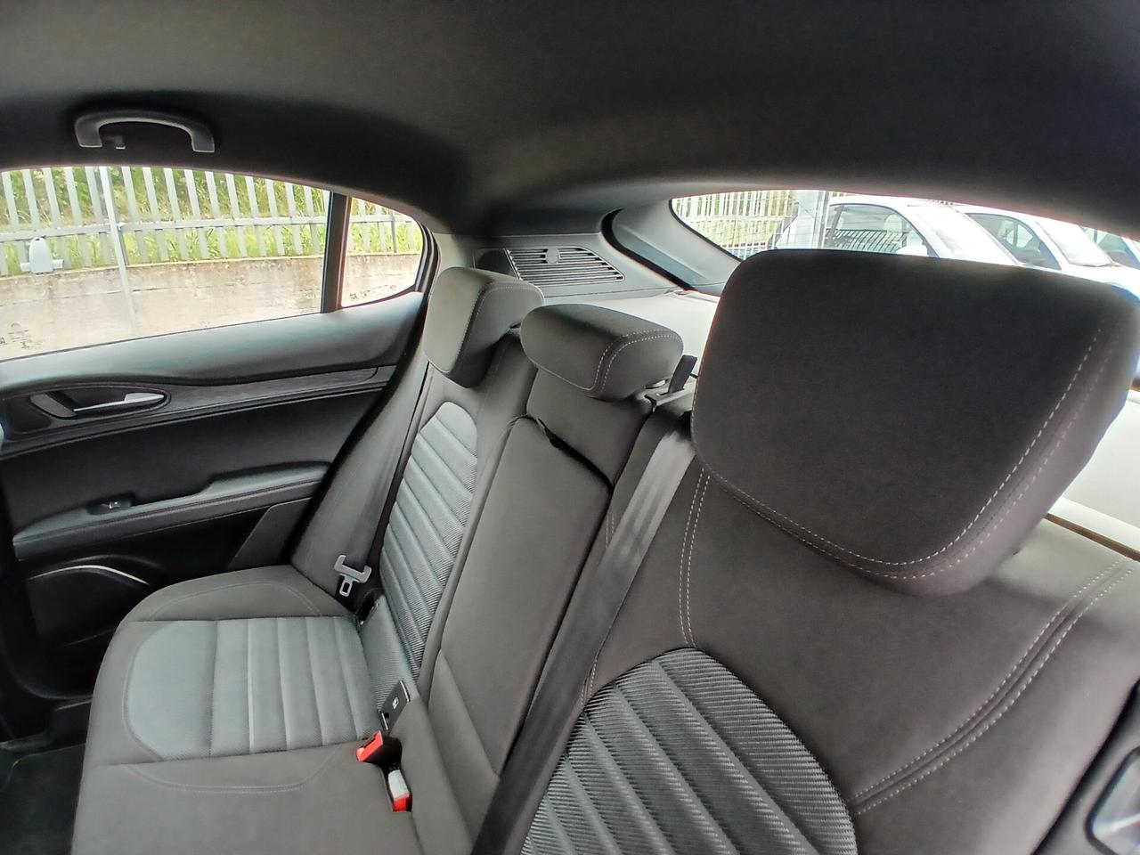 Alfa Romeo Stelvio 2.2 Turbodiesel 190 CV AT8 RWD Business