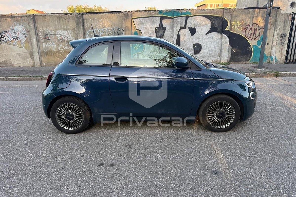 FIAT 500e Berlina 42 kWh La Prima