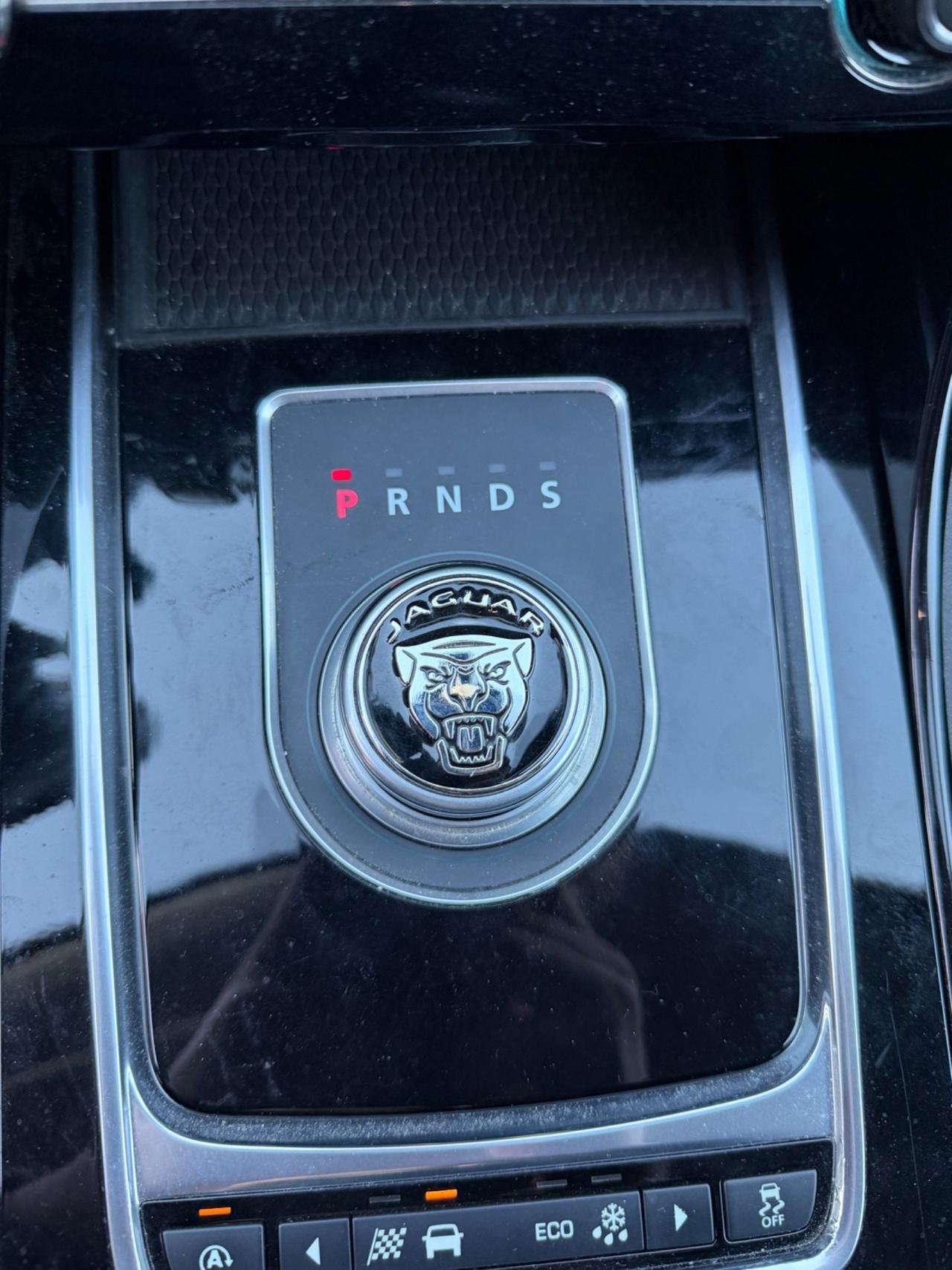 Jaguar XE 2.0 D Turbo aut. Pure