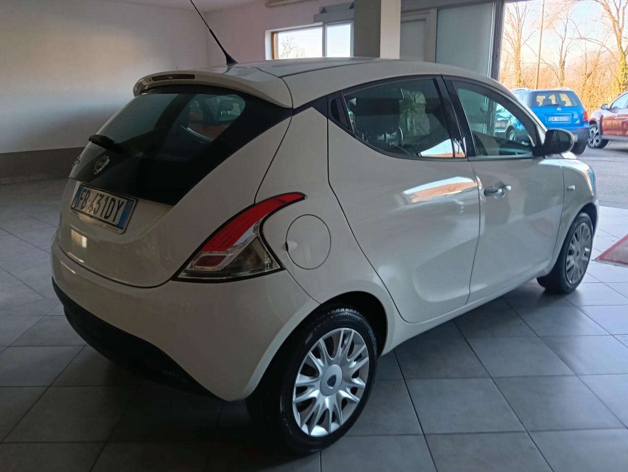 Lancia Ypsilon 1.2 69 CV 5 porte Gold