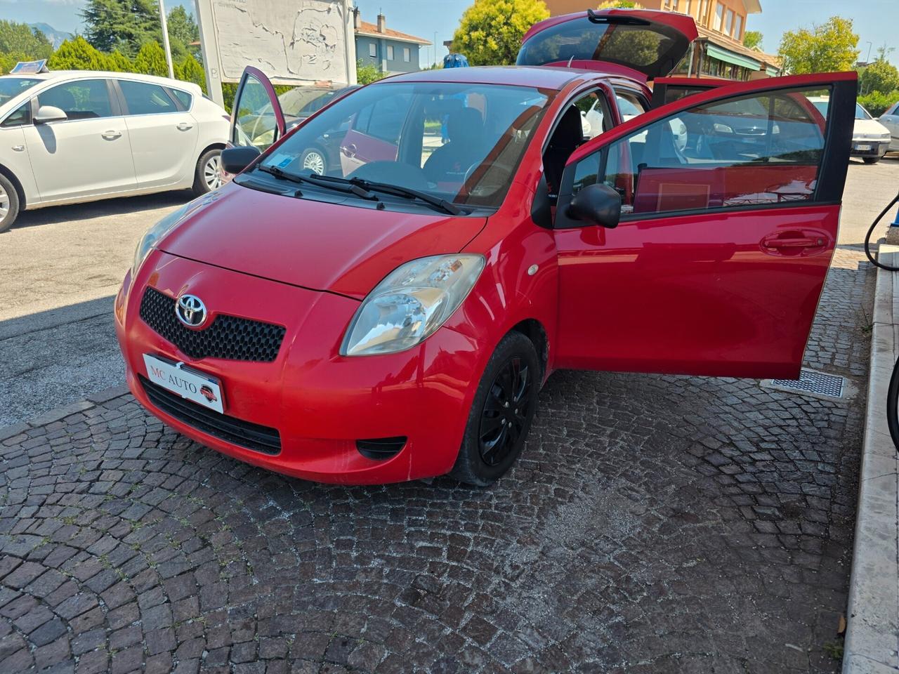 Toyota Yaris 1.0 5 porte con 250.000km Neopatentati ok