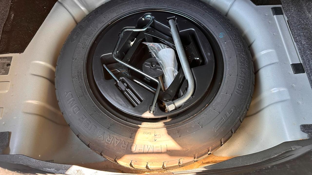 Lancia Ypsilon 1.0 FireFly 5 porte S&S Hybrid Silver 2023 LEGGI TESTO