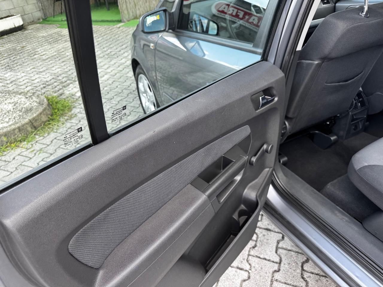 Opel Zafira 1.6 16V GPL gancio traino 7 posti