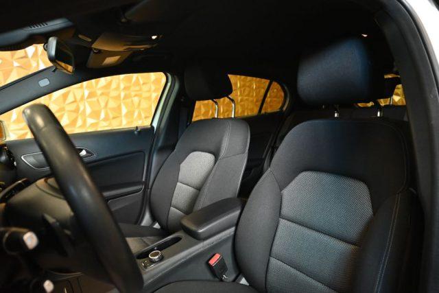 MERCEDES-BENZ GLA 180 D EXECUTIVE AUT.TEL CERCHI 17"VETRI SCURI SED.RISC