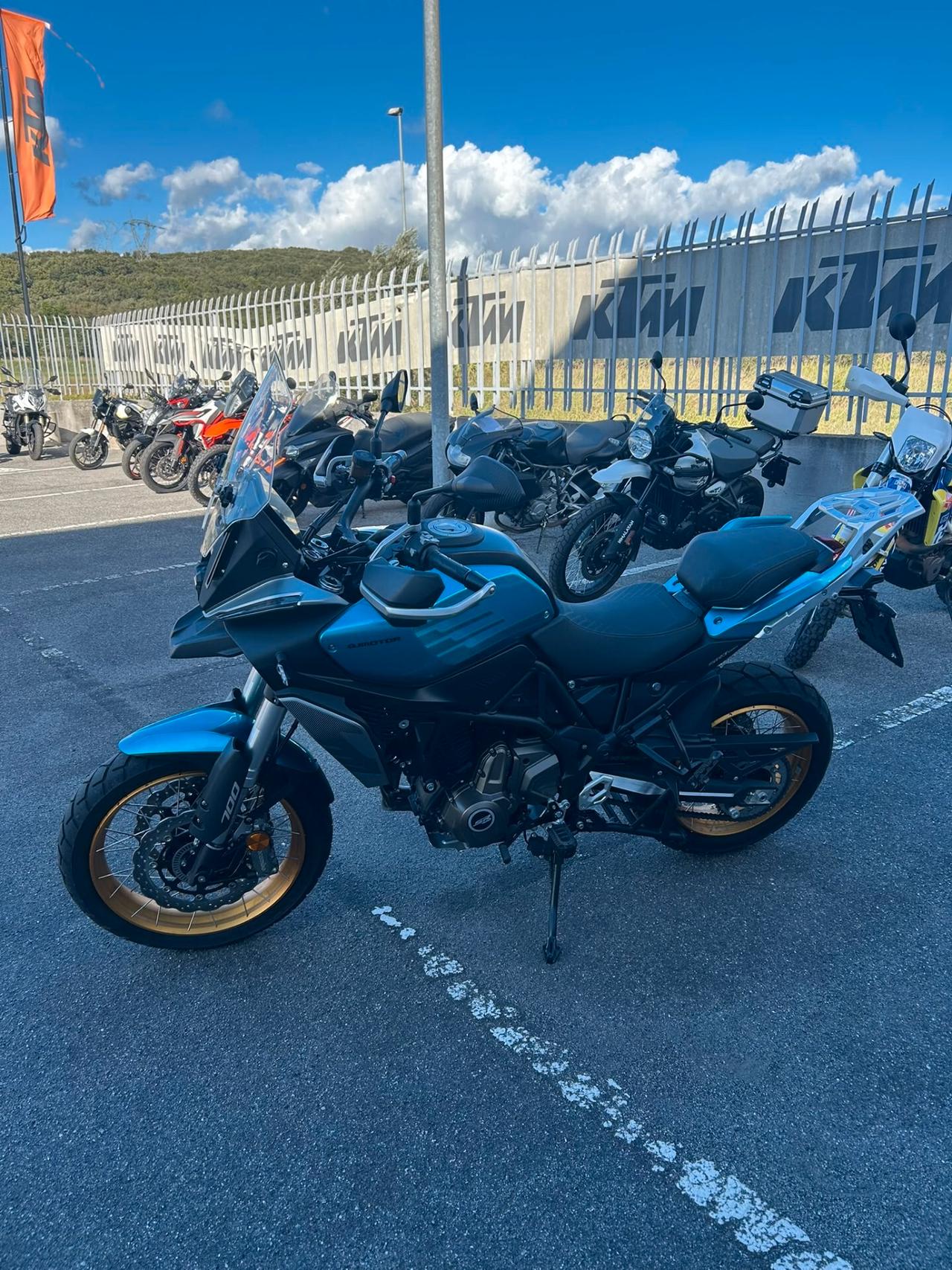 Qj Motor SRT 700 S