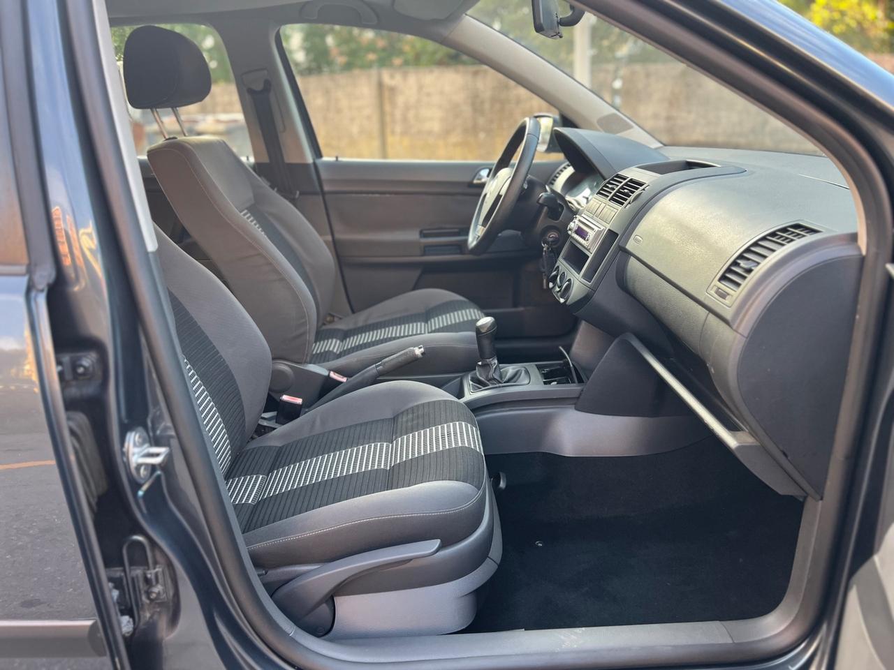 Volkswagen Polo 1.4/80CV TDI 5p. Sportline con soli 60.000km