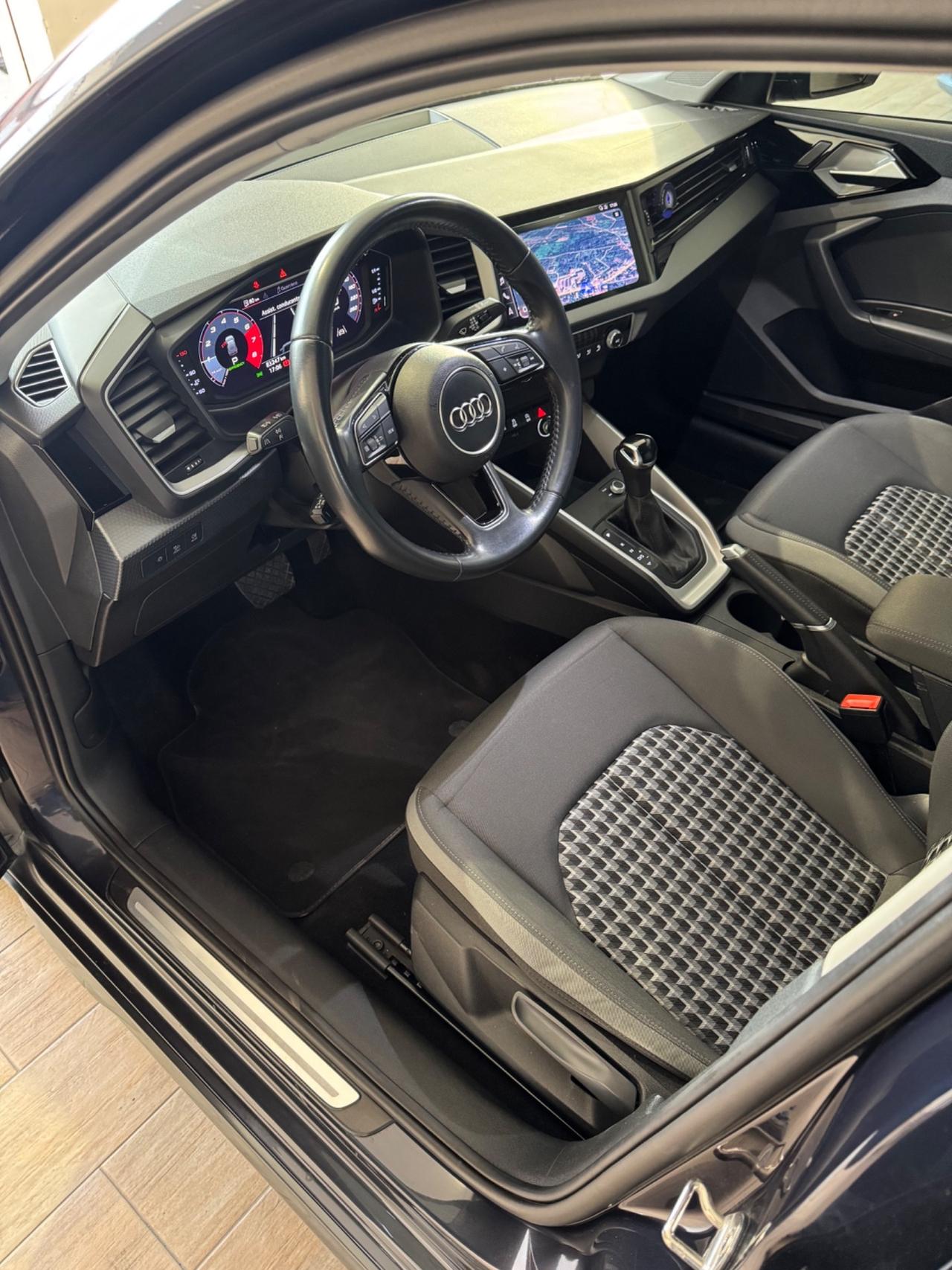 Audi A1 citycarver 30 TFSI S tronic Identity Contrast