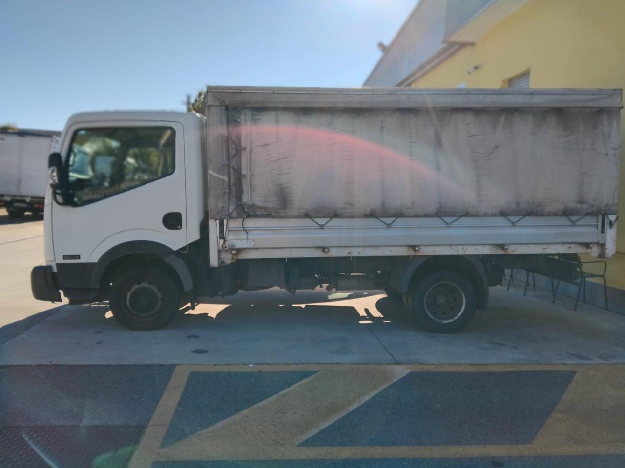 Nissan nt 400