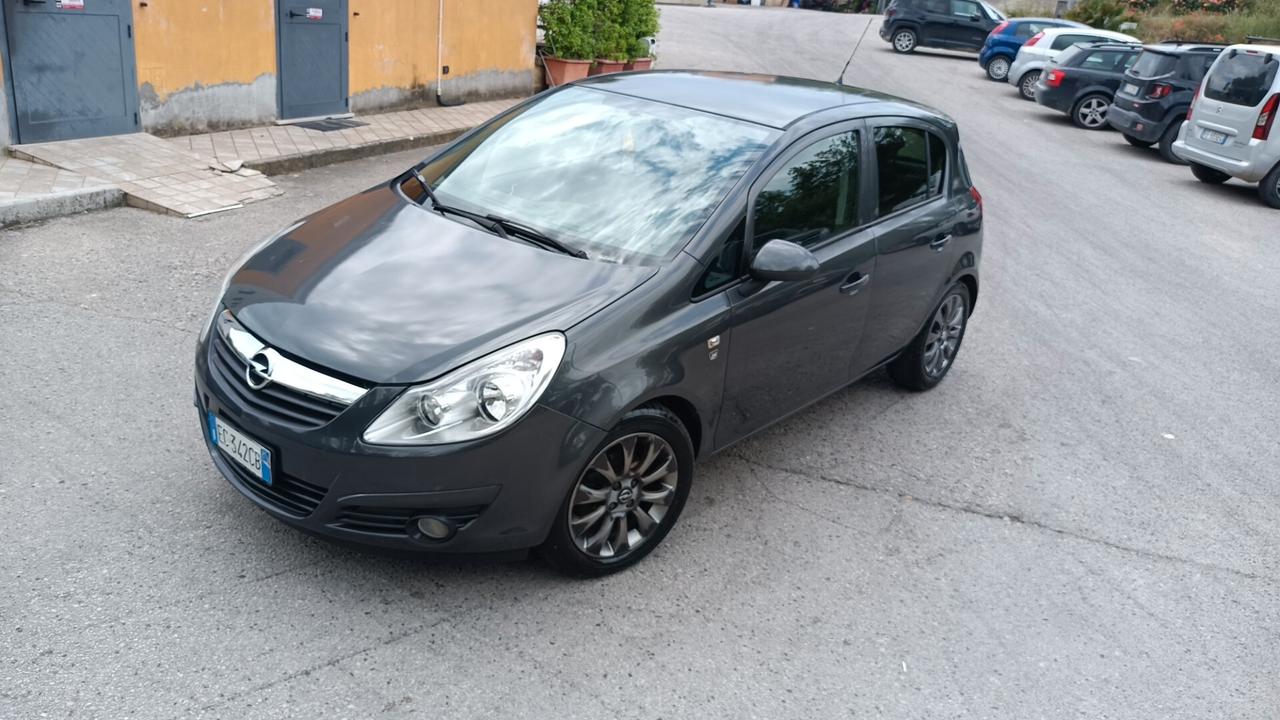 Opel Corsa 1.2 benzina GPL anno 2010 chilometri 170.000
