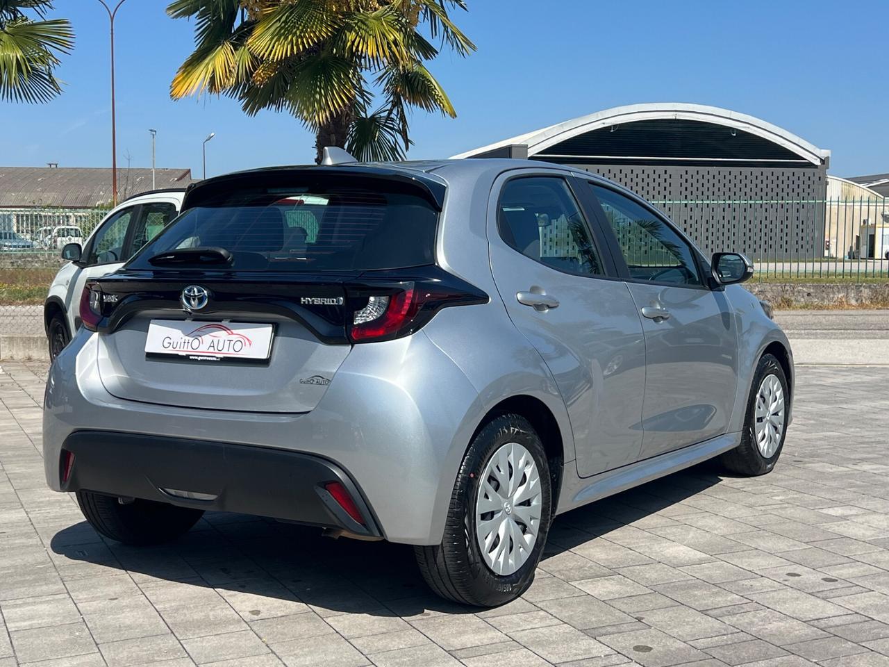 Toyota Yaris 1.5 Hybrid 5 porte Business FINANZIABILE