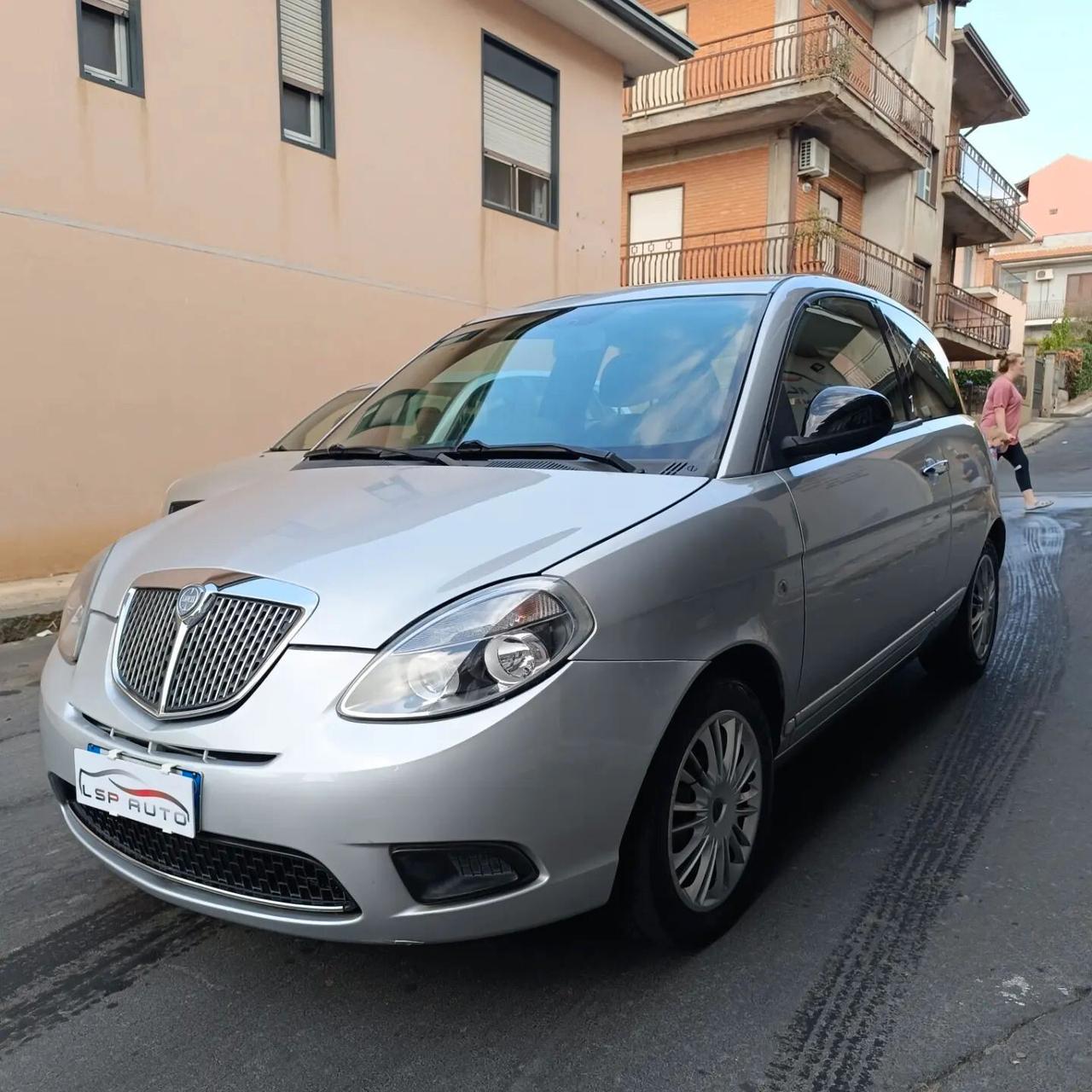 Lancia Ypsilon 1.2 69 CV Unyca