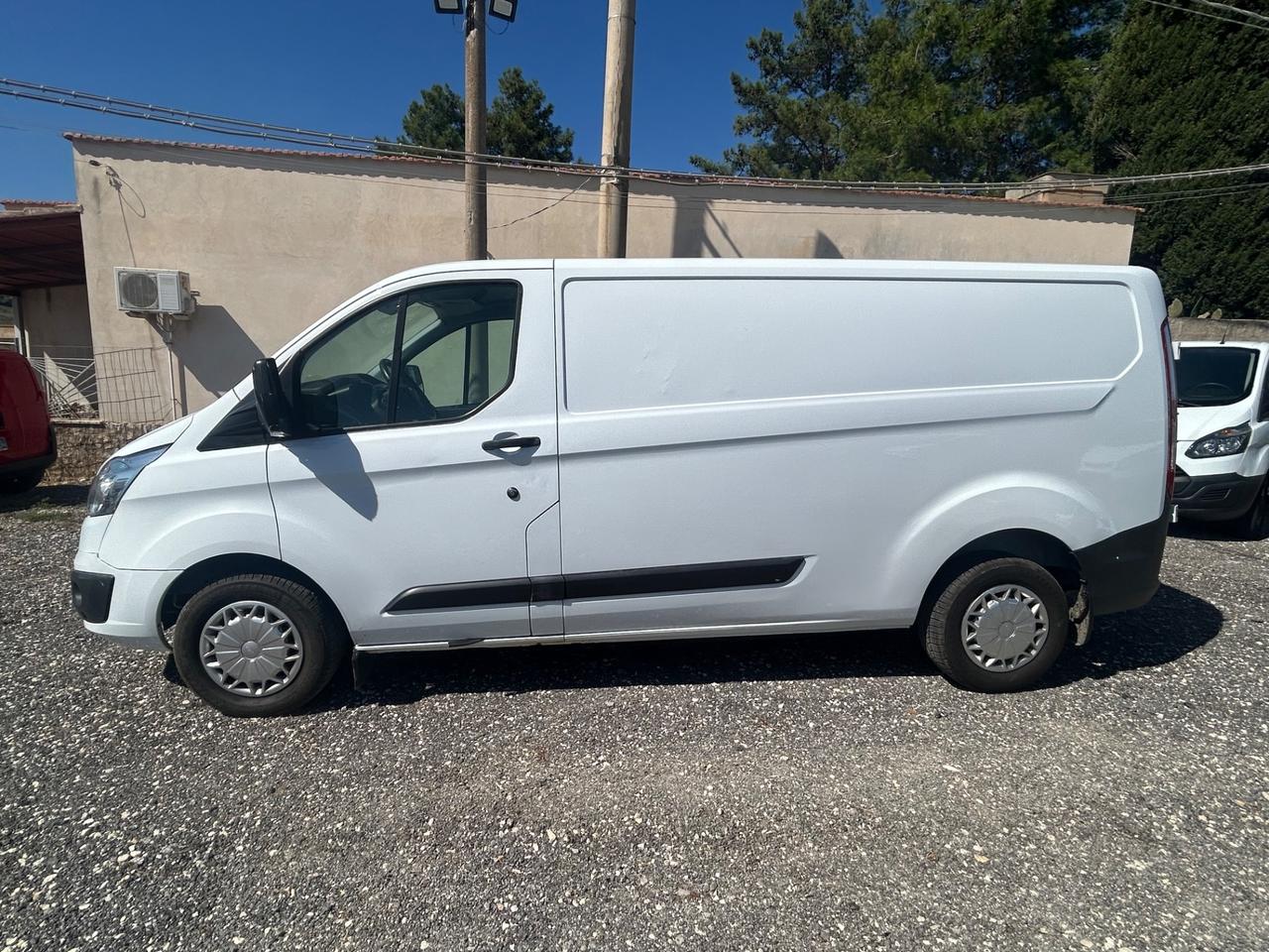 Ford Transit Custom Passo Lungo