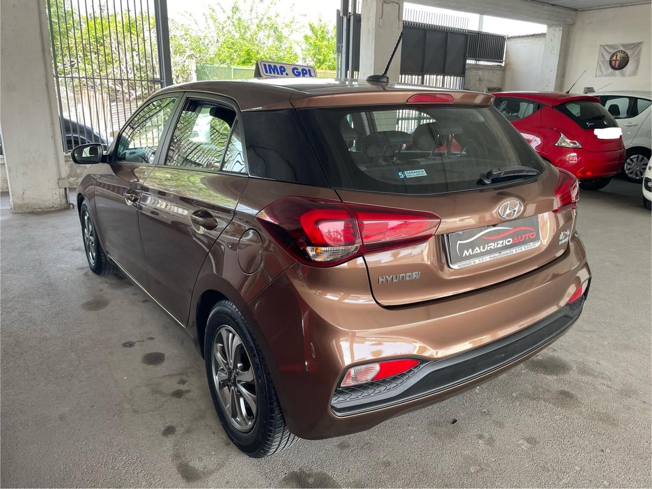 HYUNDAI I-20 GPL DI SERIE SPORT NAV RETROCAMERA ECC
