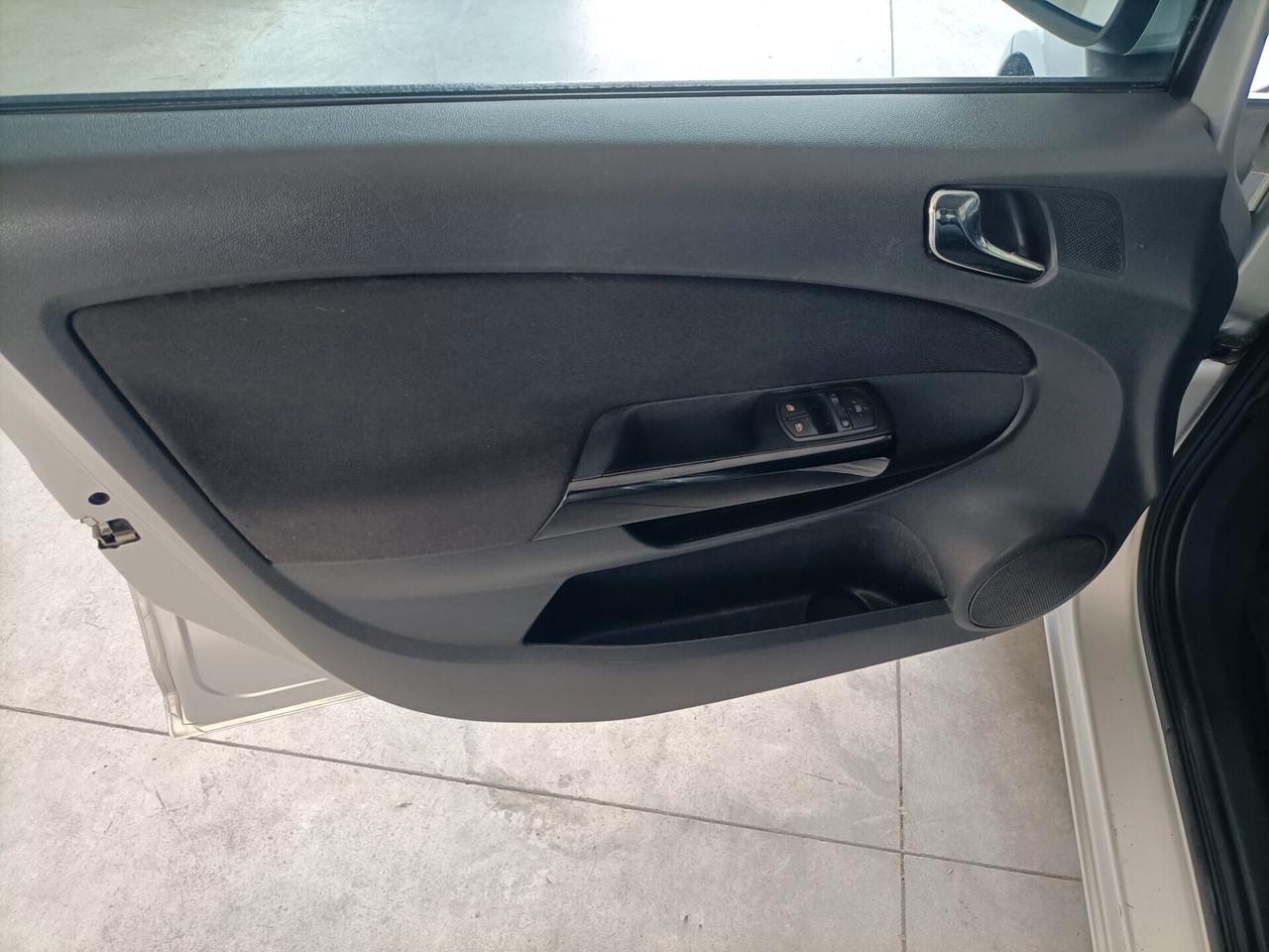 Opel Corsa 1.3 CDTI 95CV F.AP. 5 porte Cosmo - 10/2011