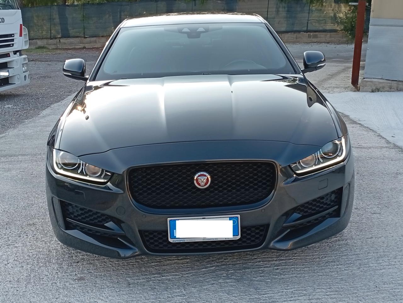 Jaguar XE 2.0 D Turbo Portfolio