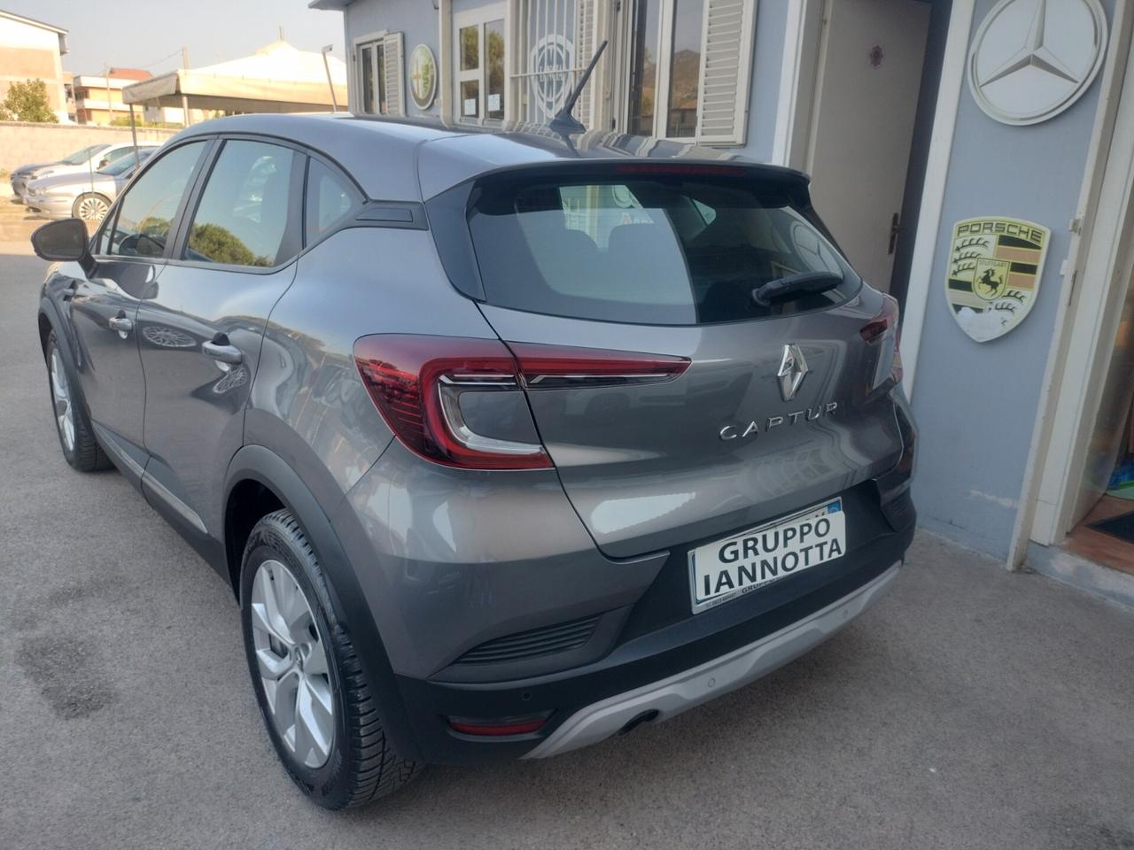 Renault Captur 1.5 DCI 116 C.V. CAMBIO AUTOMATICO NAVIGATORE FARI FULL LED SOLI KM 96230 GARANZIA 12 MESI