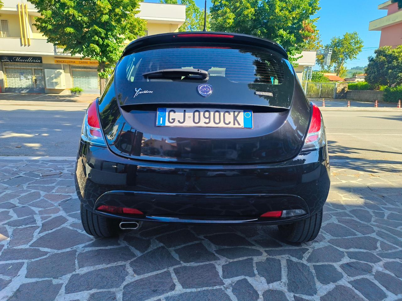 Lancia Ypsilon 1.0 FireFly 5 porte S&S Hybrid Ecochic Silver