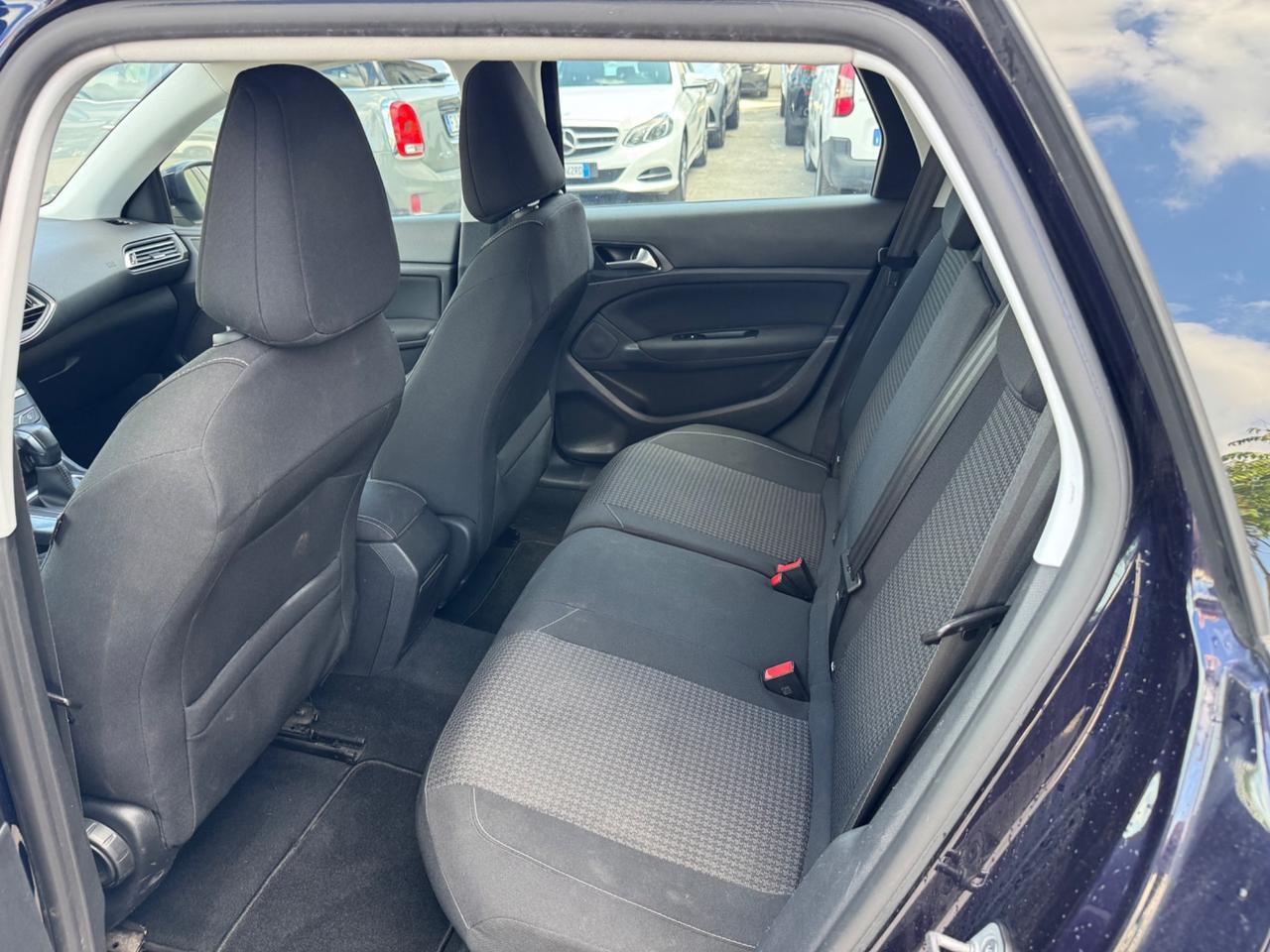 Peugeot 308 BlueHDi 120 S&S SW Allure