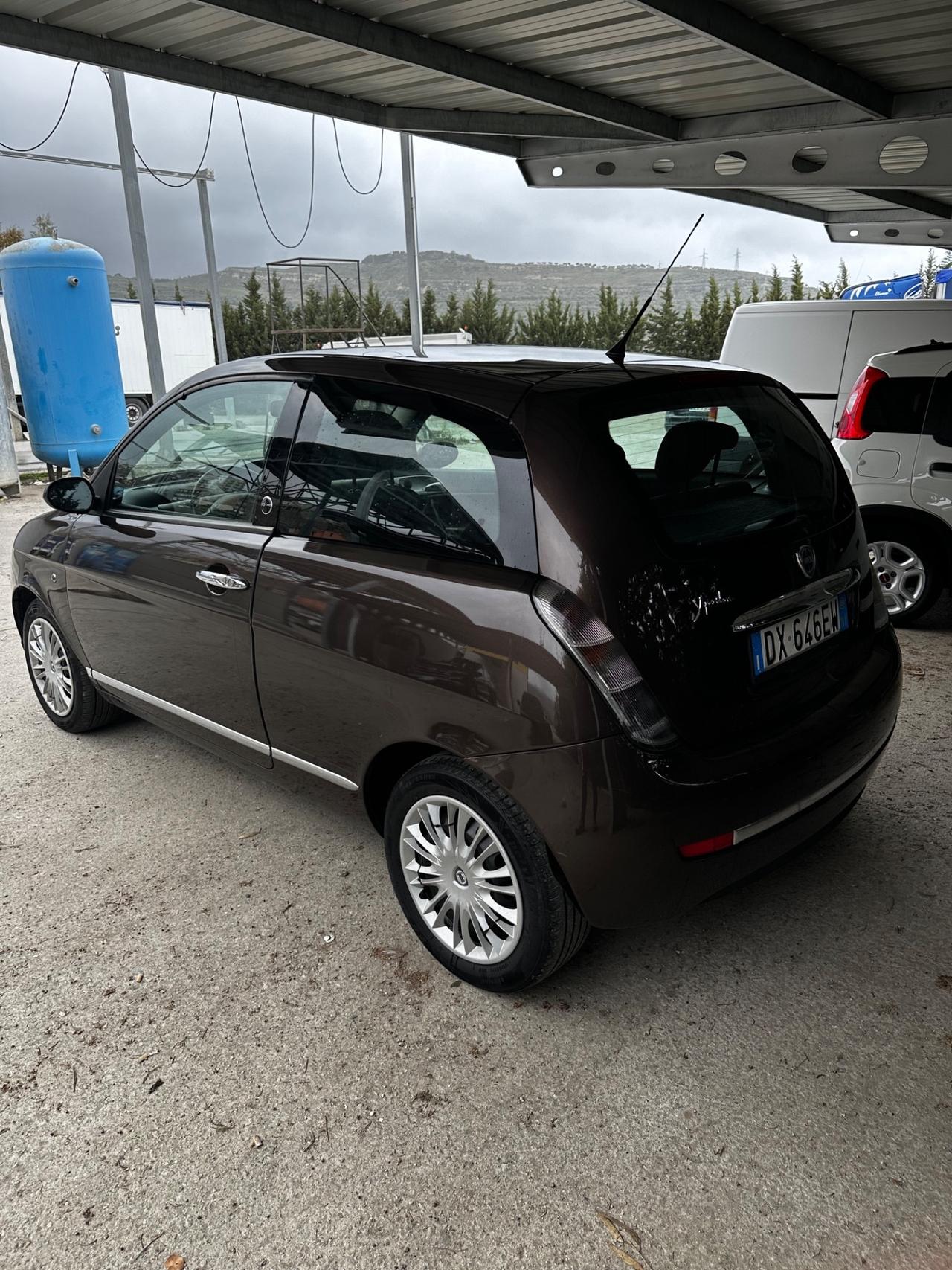 Lancia Ypsilon 1.4 Platino Ecochic GPL