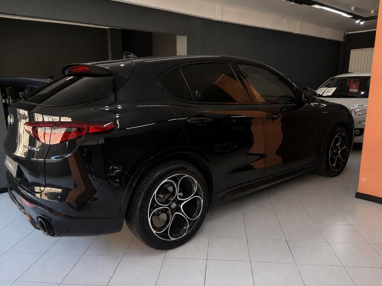 Alfa Romeo Stelvio Veloce Nero vulcano Total black