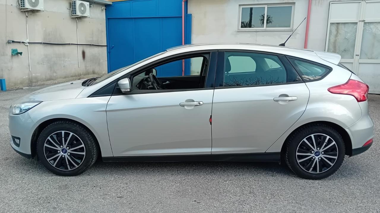 Ford focus 5P-1.6 gpl - km 86000-2015