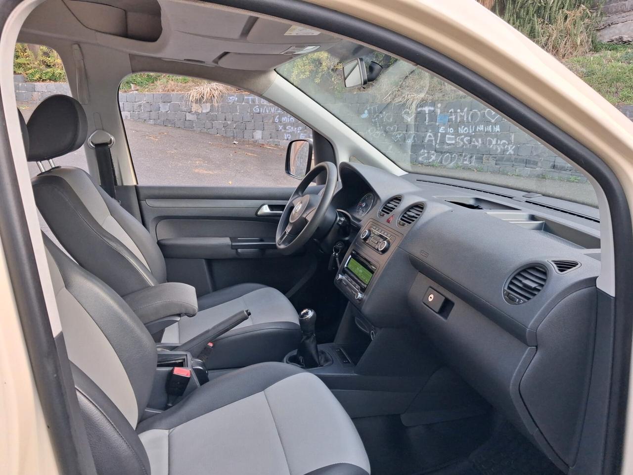 Volkswagen Caddy Pianale ribassato con rampa disabili in carrozzina