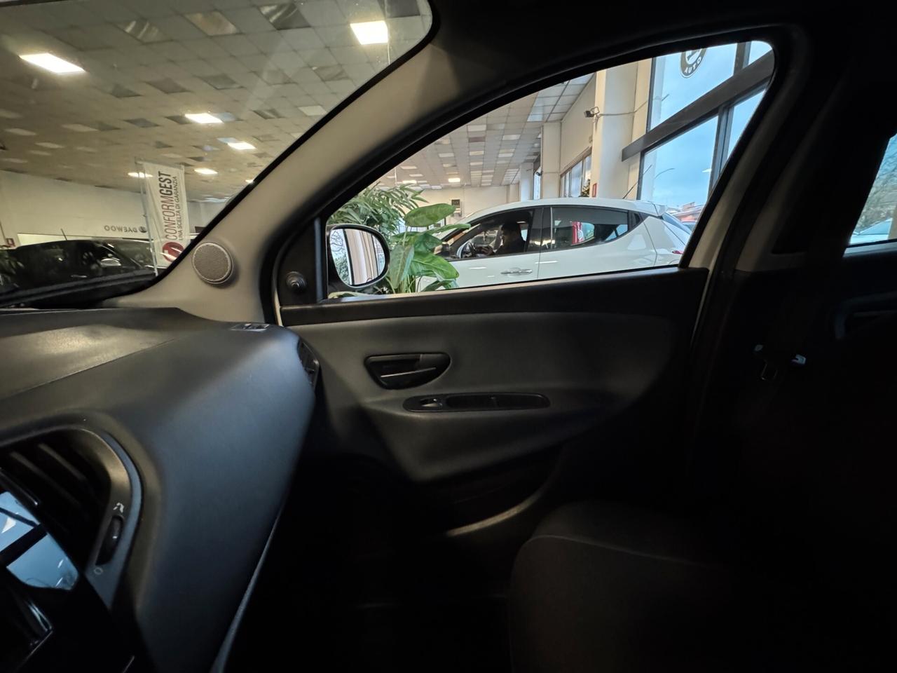 Lancia Ypsilon 1.2 Fire 69 CV 5 porte Silver