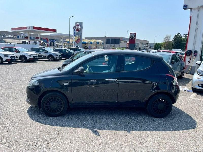 Lancia Ypsilon 1.0 FireFly 5 porte S&S Hybrid Silver