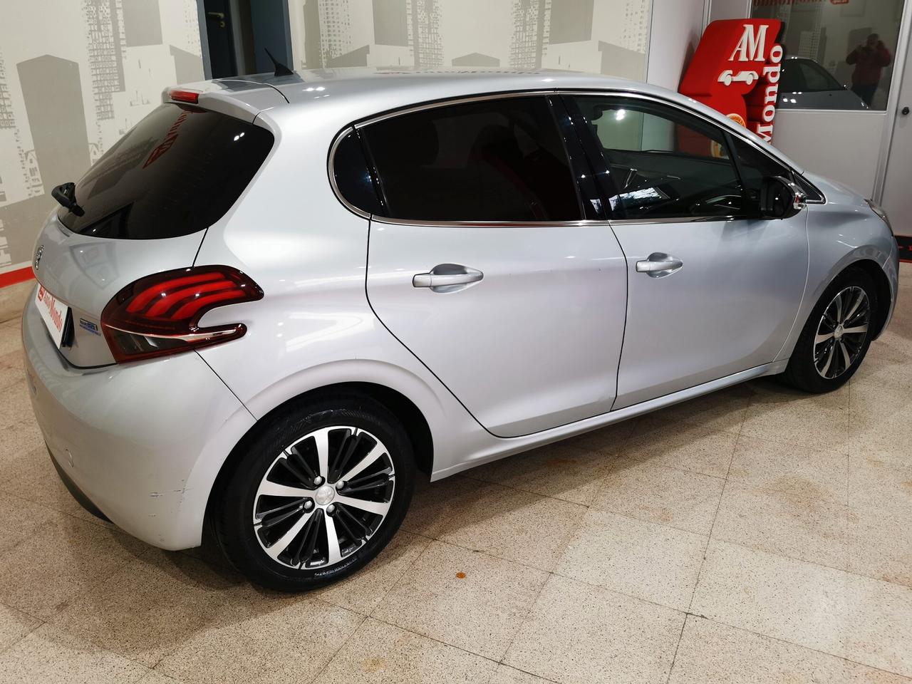 Peugeot 208 BlueHDi 75 5 porte Allure