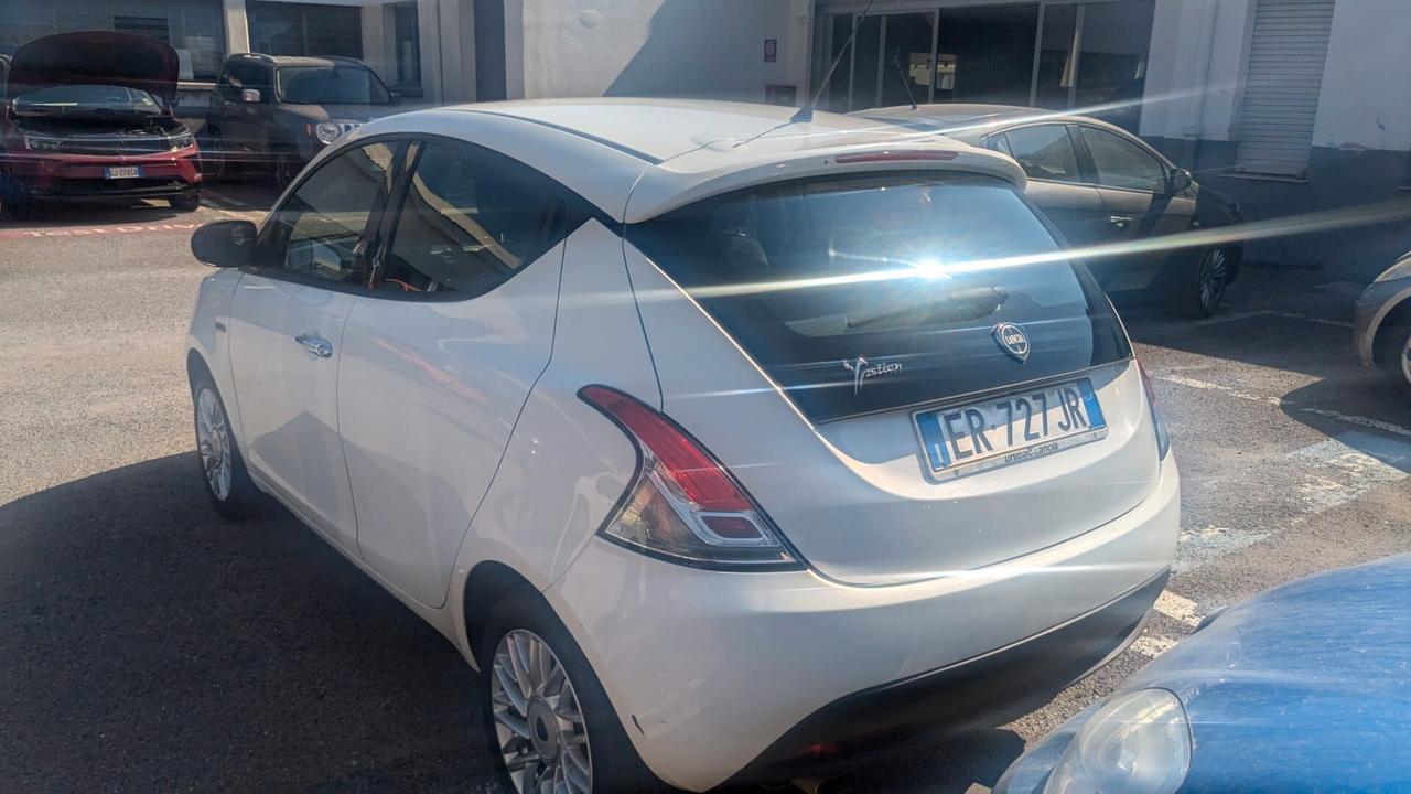 Lancia Ypsilon 1.2 69 CV 5 porte S&S Silver